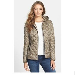 Bernardo PrimaLoft Khaki Hooded Packable jacket.